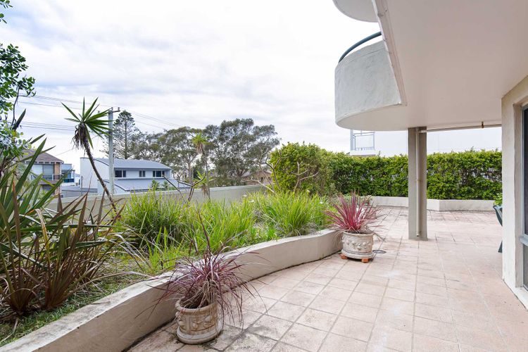 Peninsula Waters, 2/2-4 Soldiers Point Road – three bedroom unit with spacious private courtyard & WIFI