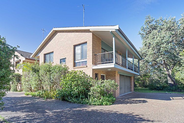 Plattens, 2/15 Kurrawa Close – great duplex so close to the water