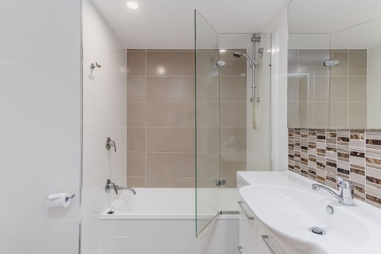 Sunrise Cove  2 Bedroom Waterfront 8