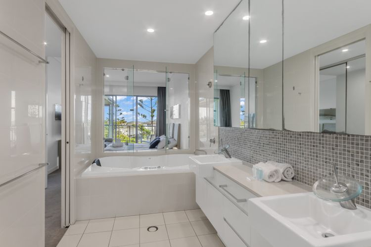 Luxury Apartment 1310 at Bells Boulevard