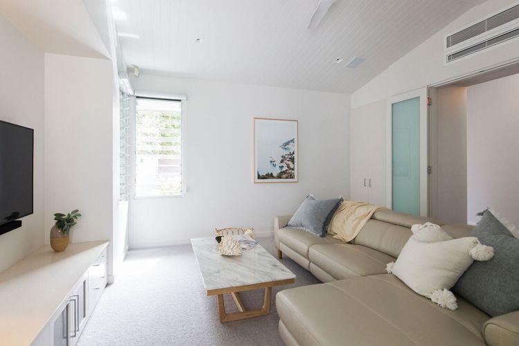 Mamilla Beach House – Pool – Designer – Media room