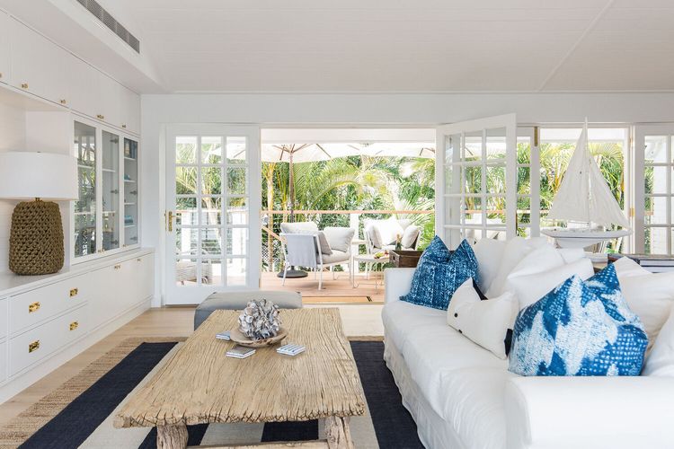 Marola – Location – Style – Decks – Heated pool