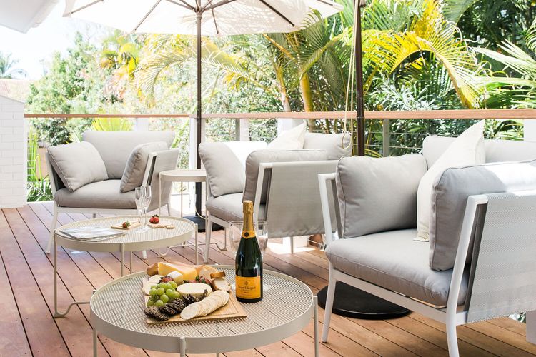 Marola – Location – Style – Decks – Heated pool