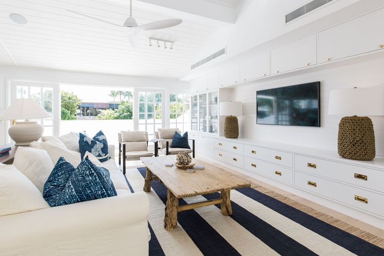 Marola – Location – Style – Decks – Heated pool