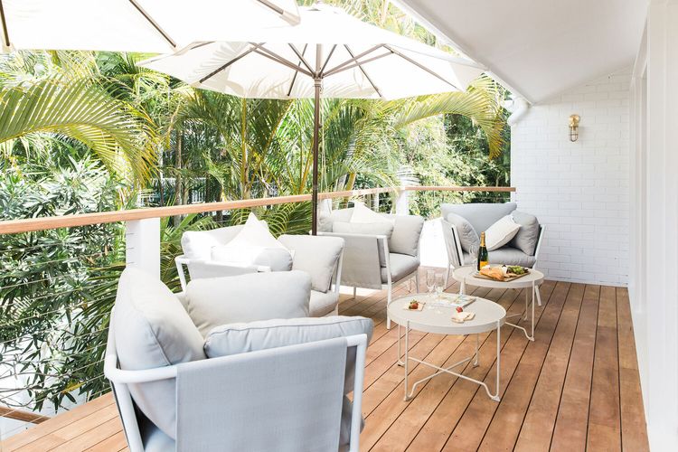 Marola – Location – Style – Decks – Heated pool