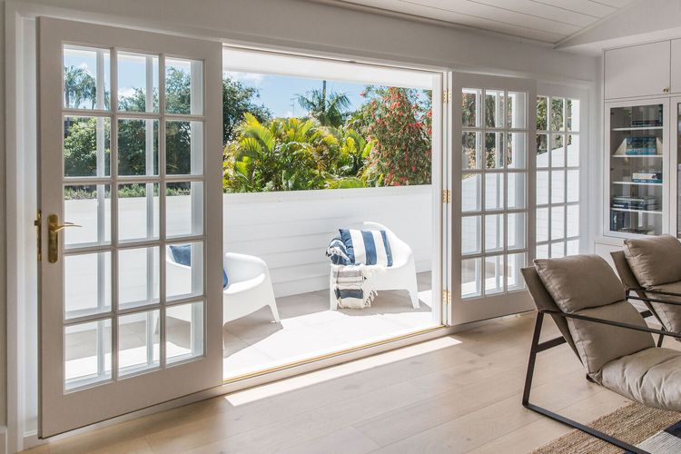 Marola – Location – Style – Decks – Heated pool