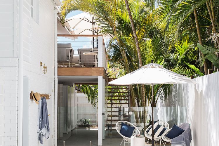 Marola – Location – Style – Decks – Heated pool