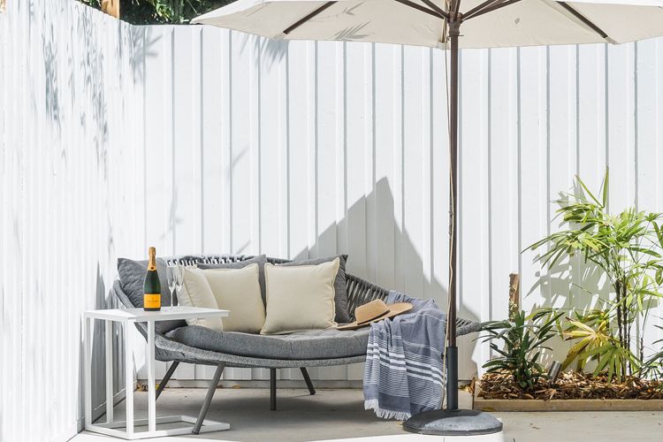 Marola – Location – Style – Decks – Heated pool
