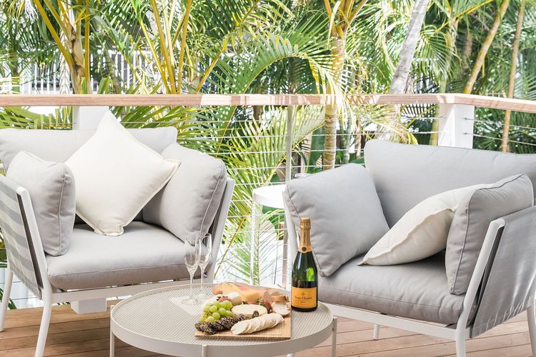 Marola – Location – Style – Decks – Heated pool