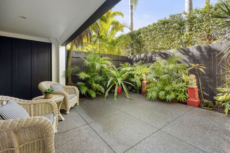 ALOHA – 5/17 Noosa Pde – location and style