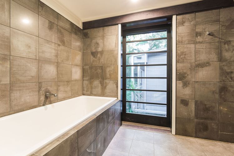 The Rainforest Retreat, Little Cove
