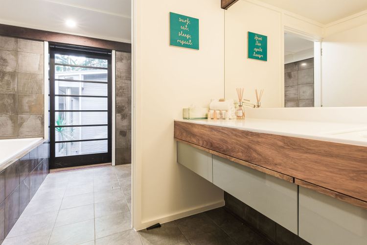 The Rainforest Retreat, Little Cove