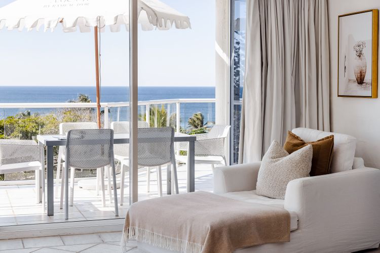 HYDRA – 3 BEDROOMS, OCEAN VIEWS, POOL