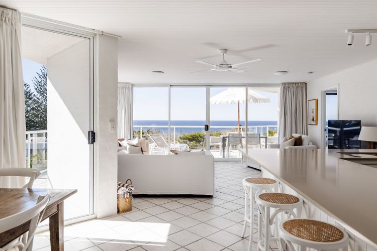 HYDRA – 3 BEDROOMS, OCEAN VIEWS, POOL