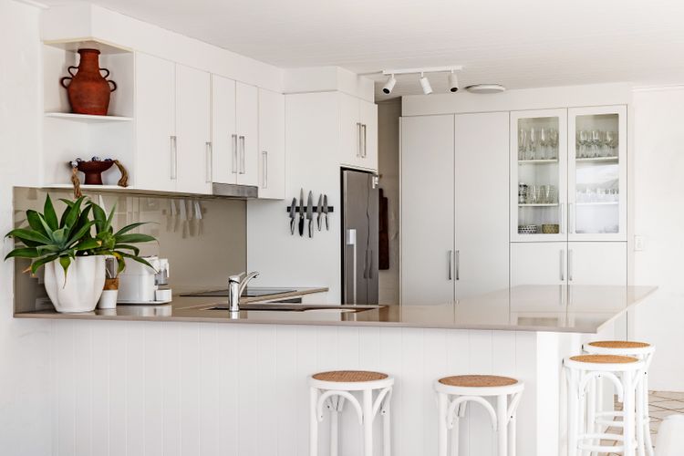HYDRA – 3 BEDROOMS, OCEAN VIEWS, POOL