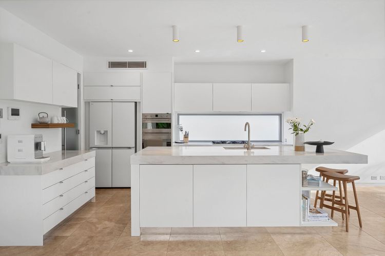 The Noosa Home – pool, jetty, water frontage
