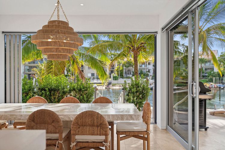 The Noosa Home – pool, jetty, water frontage