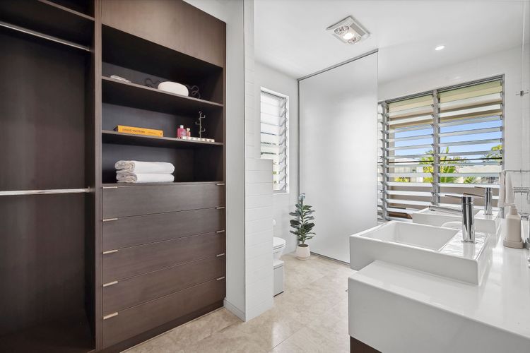 The Noosa Home – pool, jetty, water frontage