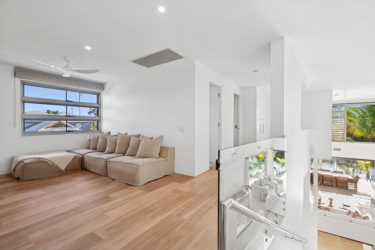 The Noosa Home – pool, jetty, water frontage
