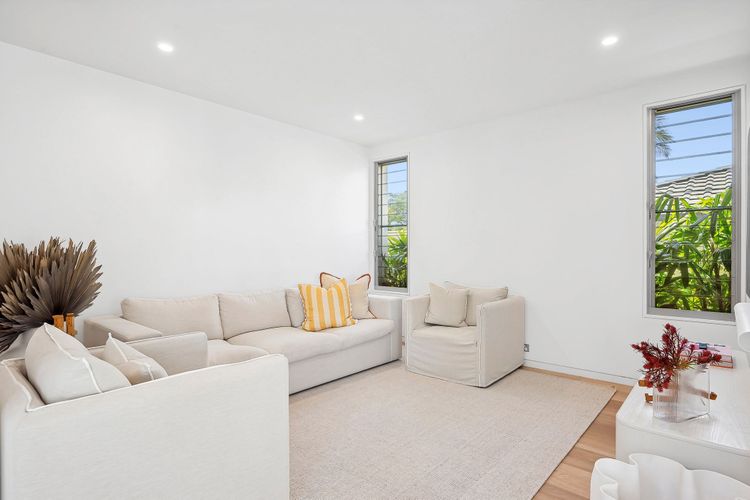 The Noosa Home – pool, jetty, water frontage
