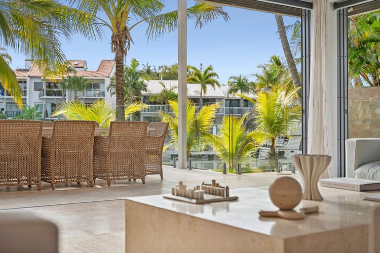The Noosa Home – pool, jetty, water frontage