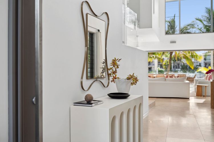 The Noosa Home – pool, jetty, water frontage