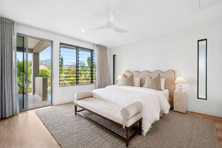 The Noosa Home – pool, jetty, water frontage