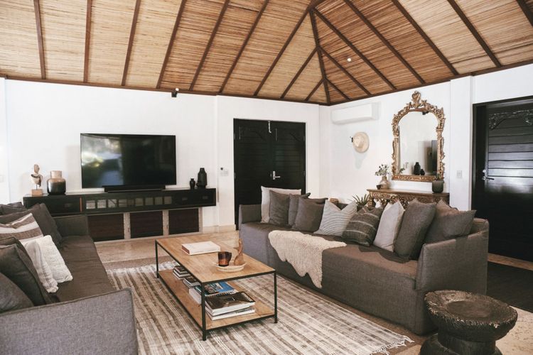 Grand Luxe Villa – 2 Bedroom Retreat with Pool and Spa.