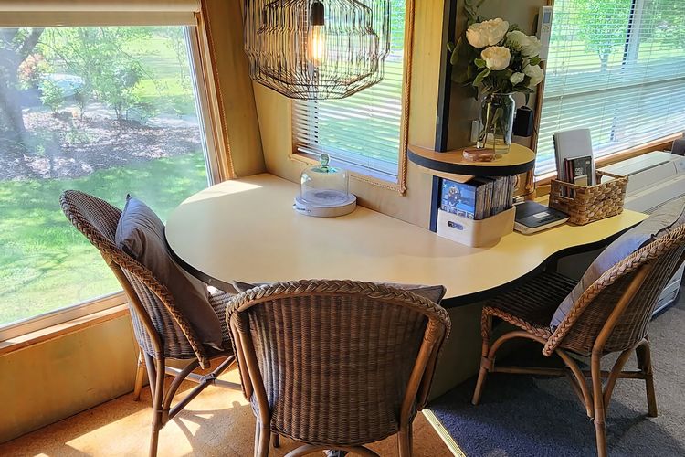 Dining area with 3 seats and built-in table. 