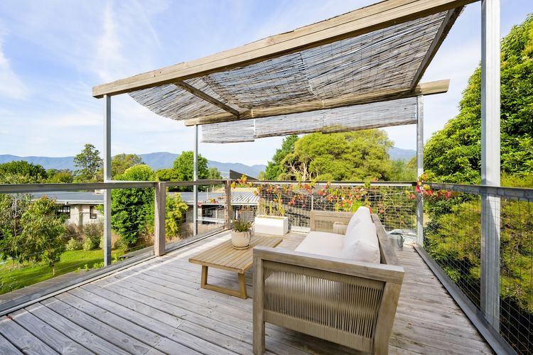 Rooftop deck with lounge seat and coffee table. Stunning garden and mountain views! 