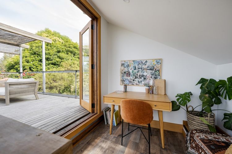 Unwind in this cosy study nook, where you can sit and read a book. This is located up stairs. 