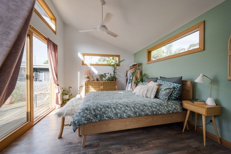 Bedroom with queen bed, ceiling fan and clothes hanging rack. Direct access to the front porch. This room is not attached to the main kitchen /living, you will need to walk along the deck to enter the kitchen area (Deck is not under cover)