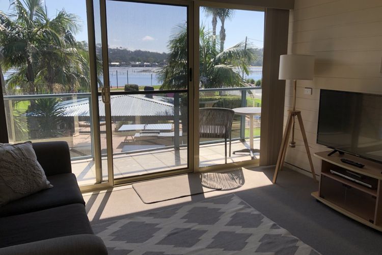 LAKESIDE 9