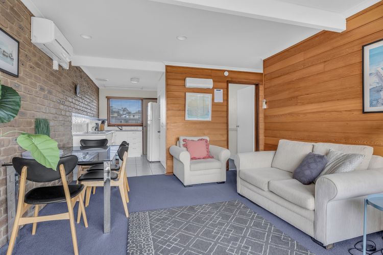 Lakeside Apartments 8