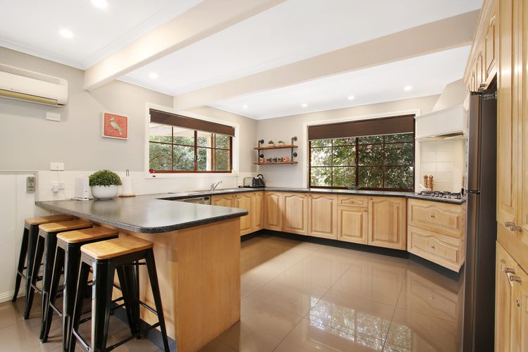 Tudor House – Large Family Home with shared pool