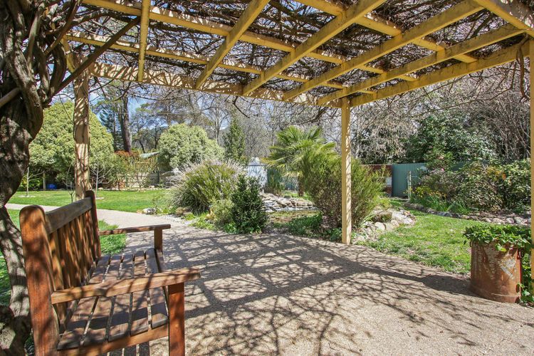 Cherry Lane – Close to the heart of Bright