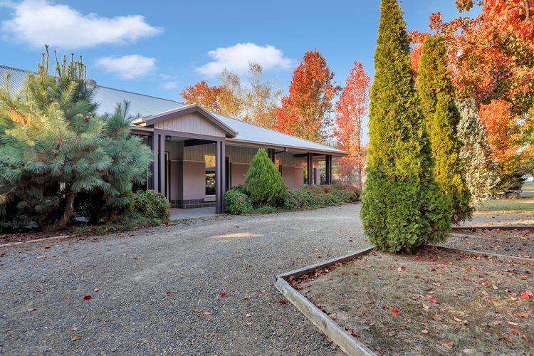 Collins Retreat – 4 Bedroom home with Pool
