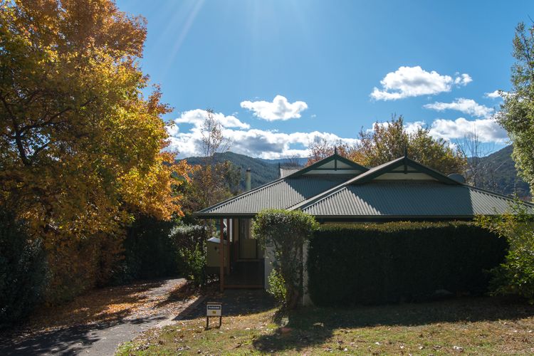 9a Woodlands Grove