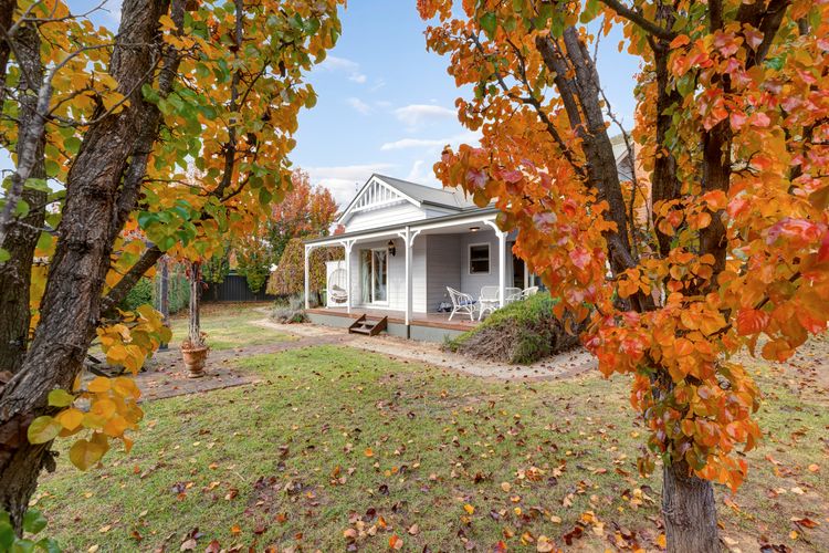 Collins Cottage – Luxury Accommodation