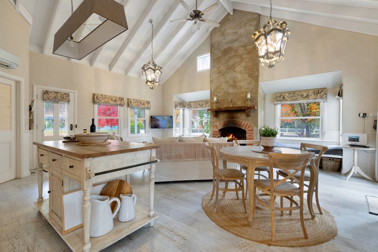 Collins Cottage – Luxury Accommodation