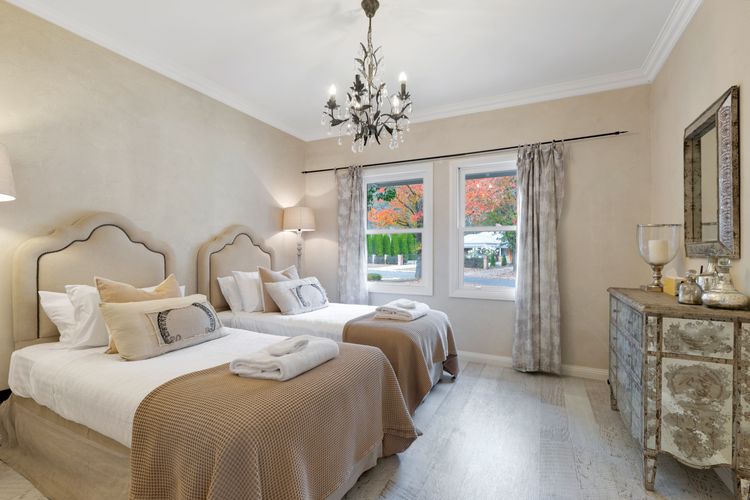 Collins Cottage – Luxury Accommodation