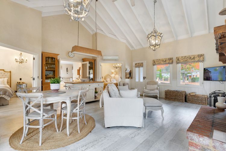 Collins Cottage – Luxury Accommodation