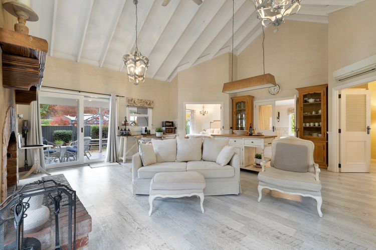 Collins Cottage – Luxury Accommodation