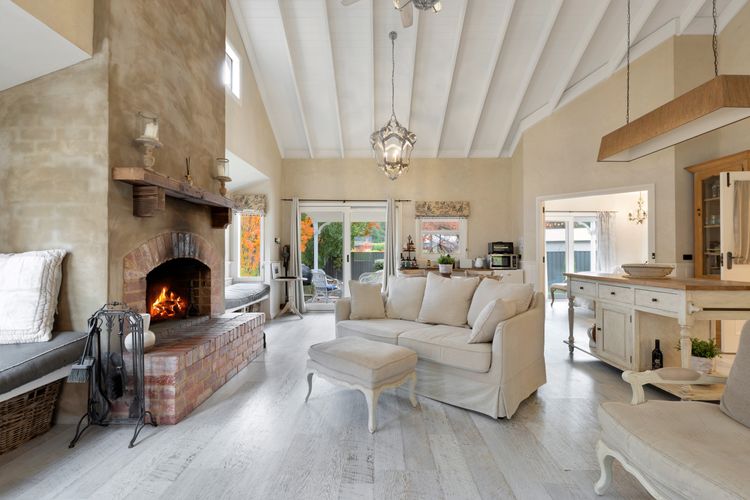Collins Cottage – Luxury Accommodation