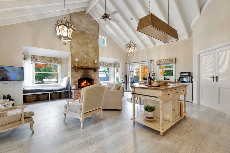 Collins Cottage – Luxury Accommodation