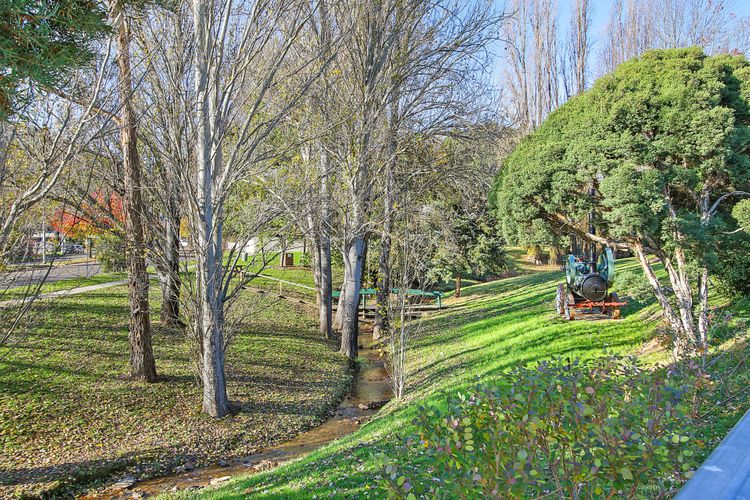 Couples on the Park – Great location!
