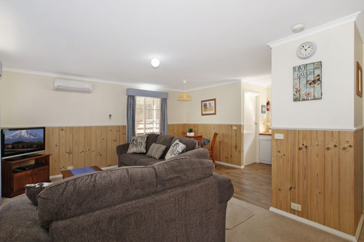 Cedar Cottage –  Unit 3 Tudor Village