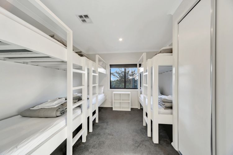 Mountain Mist Retreat – 6 Bedrooms