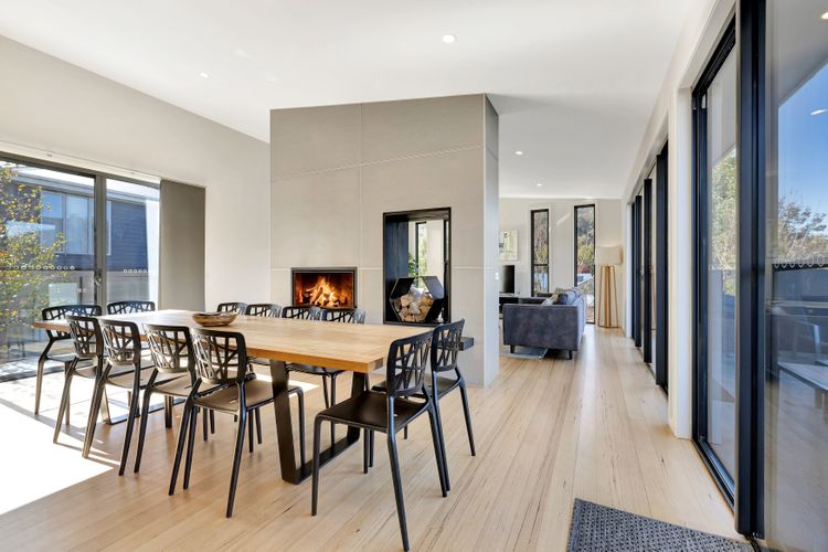 Mountain Mist Retreat – 5 Bedrooms