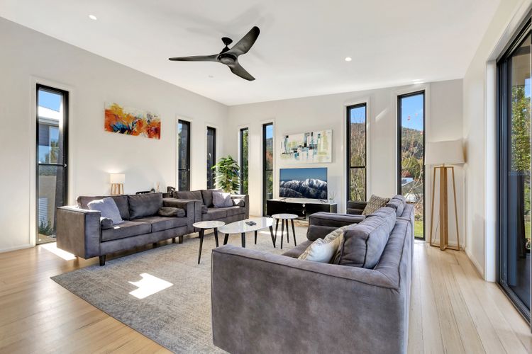 Mountain Mist Retreat – 5 Bedrooms